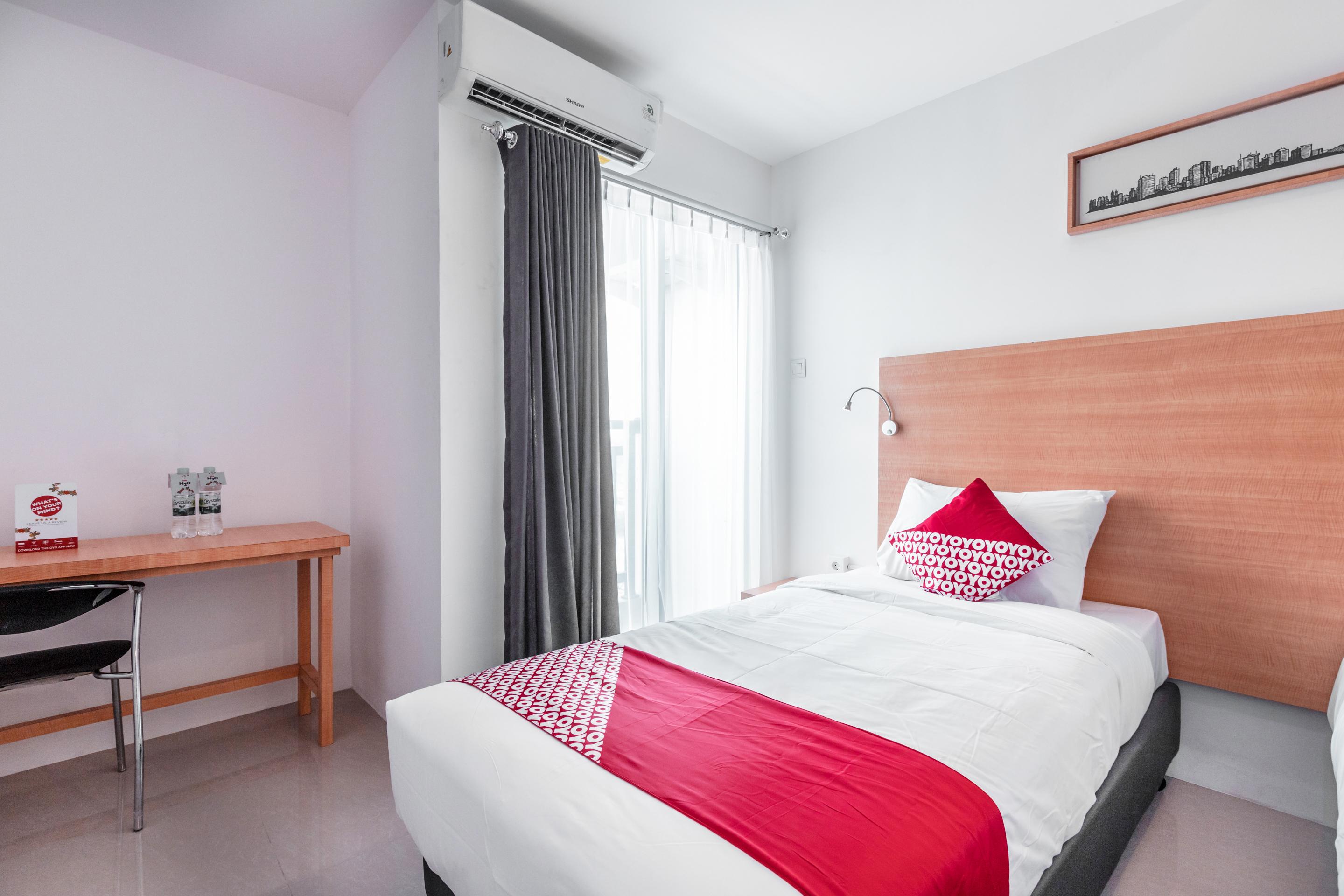 Oyo Flagship 766 Prima Orchard Hotel Бекаси Екстериор снимка
