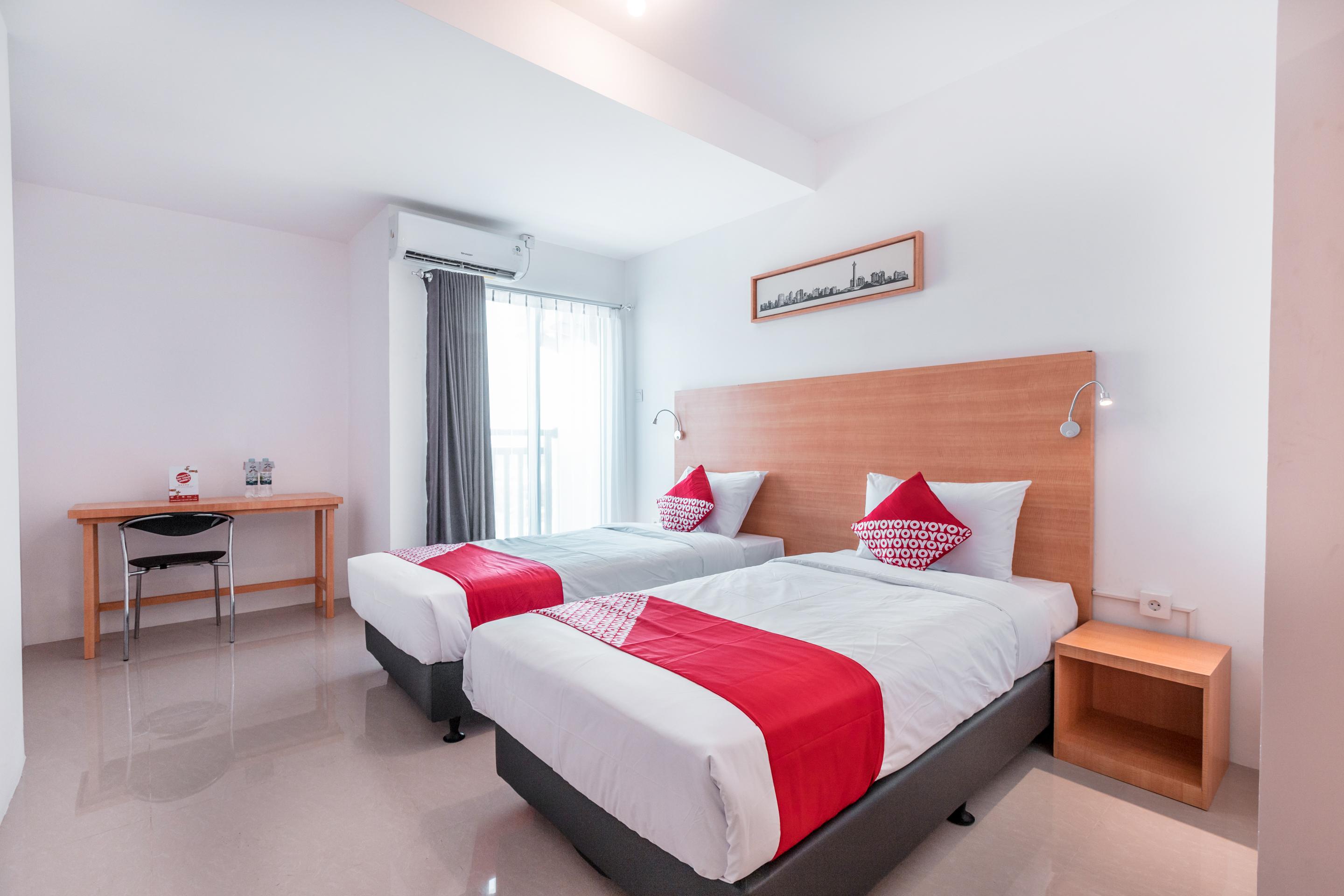 Oyo Flagship 766 Prima Orchard Hotel Бекаси Екстериор снимка