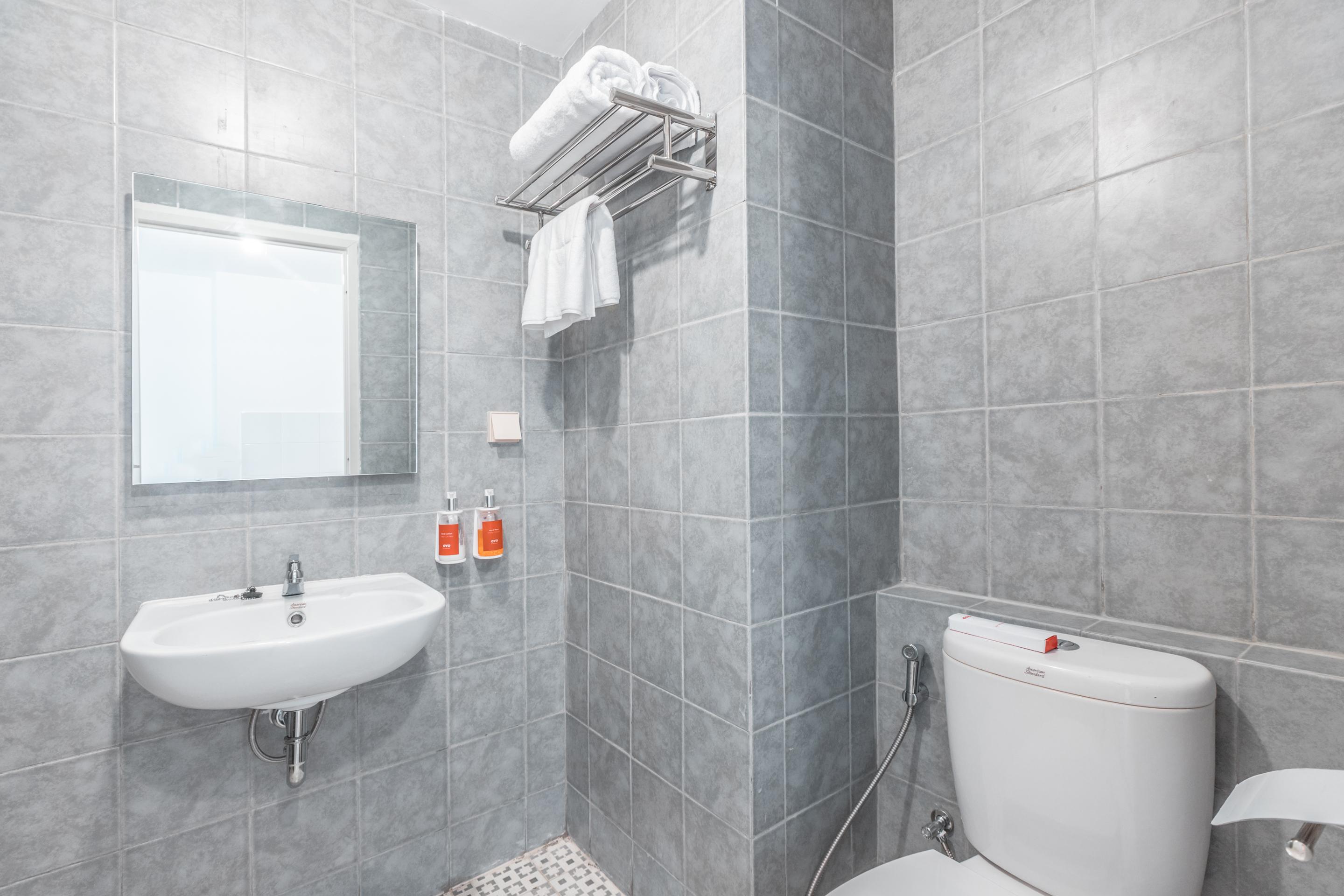 Oyo Flagship 766 Prima Orchard Hotel Бекаси Екстериор снимка